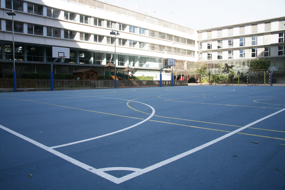 Terrain de sport et équipement sportif pour mairie, école, camping